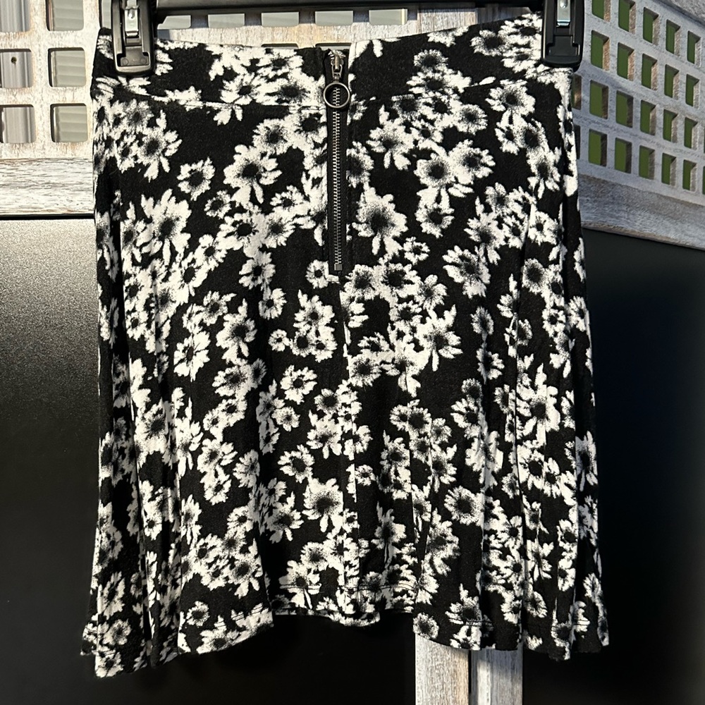 SO mini floral skirt with a zip